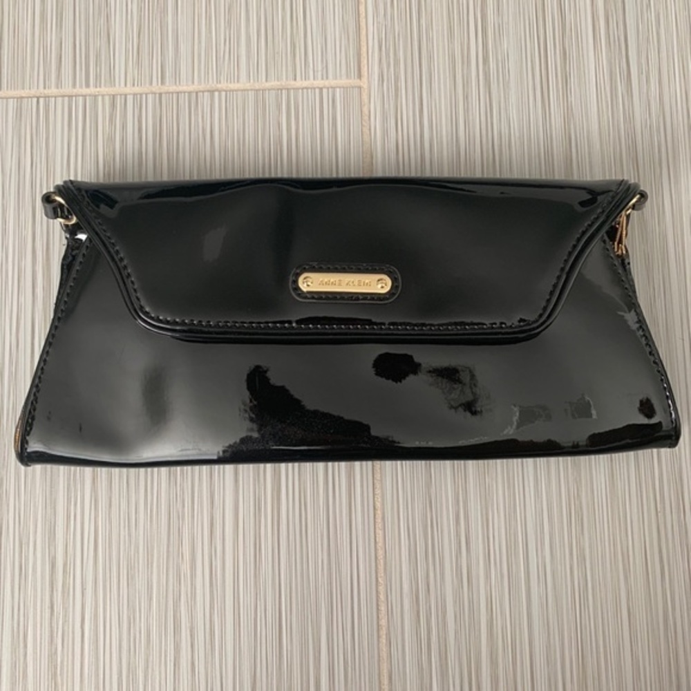Anne Klein large patent clutch
